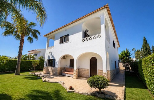 Olhos D'Agua Villa | Villa Lucia - 5 beds - All En-suite - Private Pool - 500m to beach