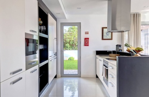 Canico House | Villa Madeira by LovelyStay