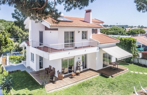 Cascais Villa | Villa Marina - Sunny beach and golf holiday home near top courses in Cascais