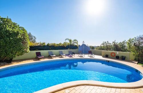 Mato Serrao Villa | Villa San Juan - Refúgio tranquilo com piscina aquecível e jardim em Carvoeiro