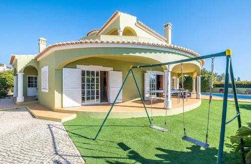 Mato Serrao Villa | Villa San Juan - Refúgio tranquilo com piscina aquecível e jardim em Carvoeiro