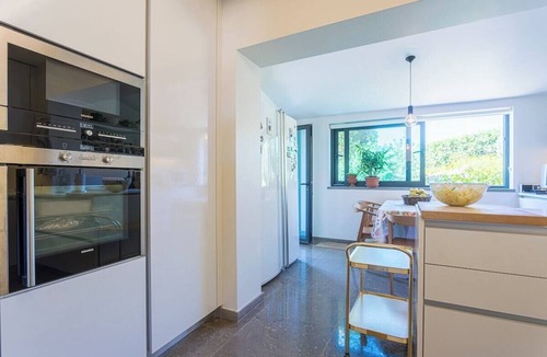 Eugaria Villa | Villa Santamaria - Summer holiday home with Sintra mountains views and private pool