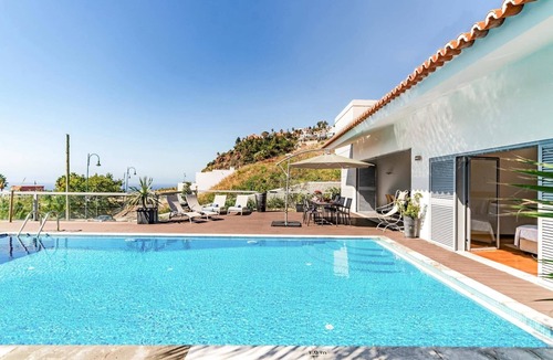 Canico Villa | Villa Sol e Mar Dio by Villa Plus
