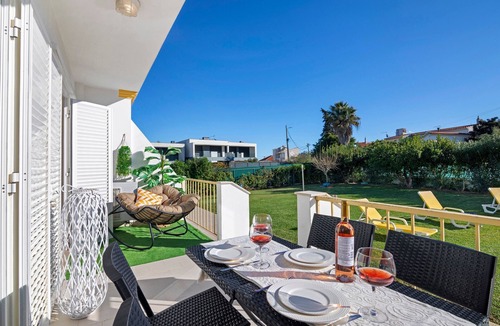 Vale de Carro Villa | Villa "Sunshine" with Pool, Wi-Fi, Air Conditioning, 800m from the Beach