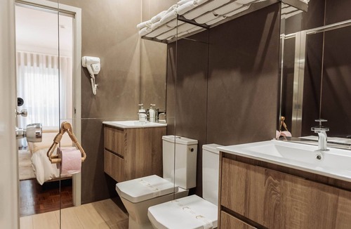 Refojos de Basto House | Villa Views Deluxe Double Room (14) with Private Bathroom (Basto Headboards)