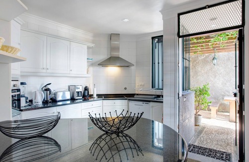 Canico Villa | Villa "Vivenda Belo Horizonte" with Sea View, Pool & Wi-Fi