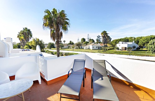 Conceicao e Cabanas de Tavira Ski Chalet | Villa with garden and sea views