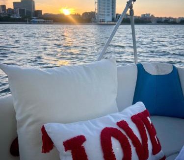 Parque das Nacoes Boat Rental | VINA BOAT - Unique Stay in Lisbon Marina