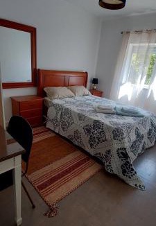 Caparica House | Warm Double Bedroom Central Beach Lisbon Parking