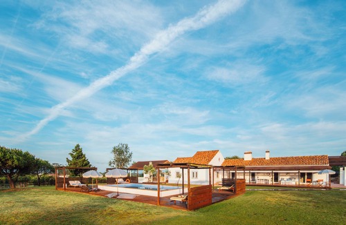 Baiona Cottage | Your exclusive retreat in the heart of nature! Country house, swimming pool, 10 bedrooms.
