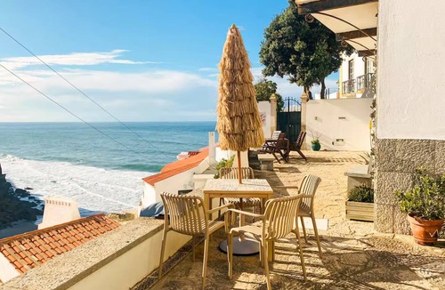 Azenhas do Mar House | Zen house on the cliffs of Azenhas do Mar