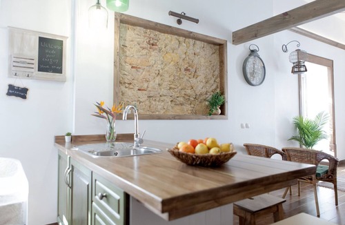 Setubal Apartment | Zof's Cafofos, Sunny Duplex