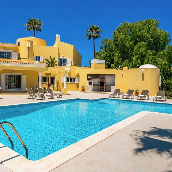 Spacious Family Villa with Pool in Vale do Lobo