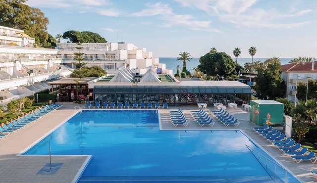 1BR Apartment w/Kitchenette Steps from Praia da Oura - Pakring | 3 Units
