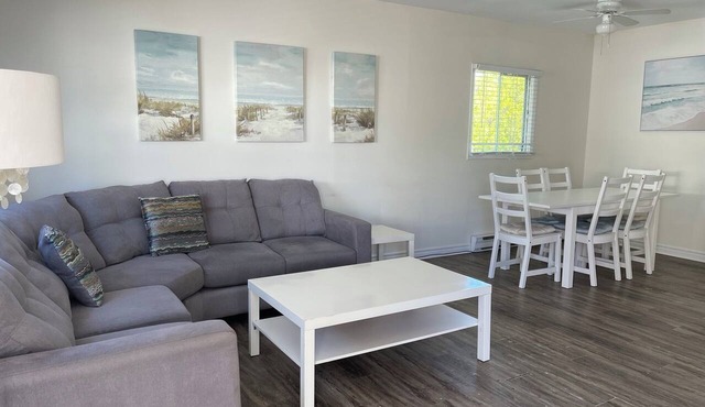 2 bdrm. sleeps 5, just a short walk to beach 1 ! in Wasaga Beach