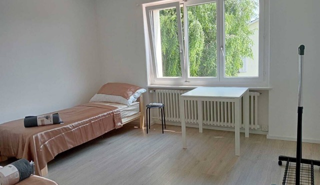 4 separate Schlafzimmer + kostenloser Parkplatz, 15 Minuten nach ZH in Egg