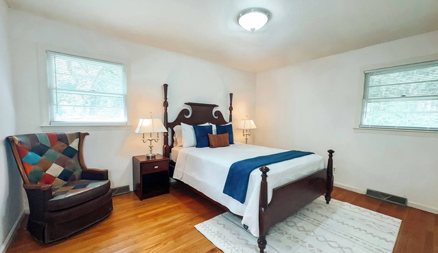 4BR 2BA 10 min to downtown, UNC >30 day stays available in Chapel Hill