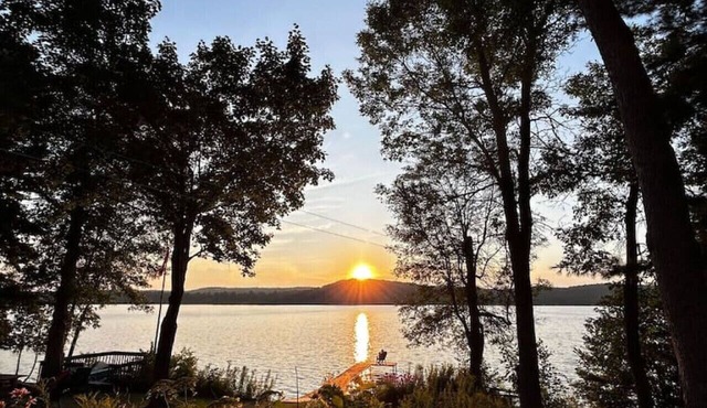 4BR Waterfront Escape w/Woodstoves & Large Dock in Algonquin Highlands