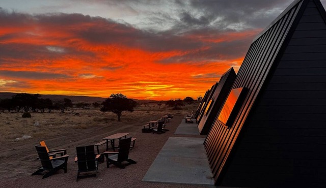 #59 Star-Gazing A-frame cabin, King Bed, Pet Friendly, bathroom not attached in Teasdale