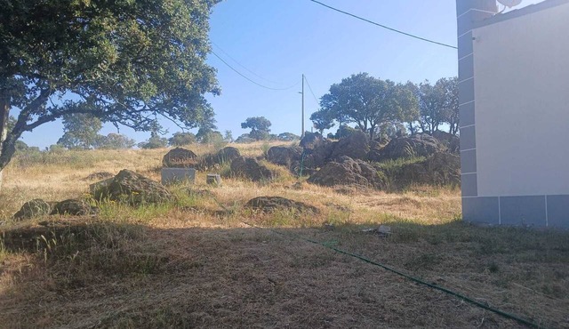 A farmhouse located five minutes from the Zebreira municipal swimming pools