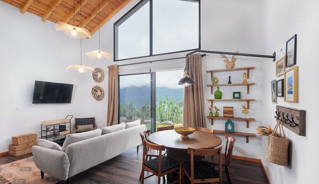 A mountain chalet with breathtaking views by Lavibes, located in São Vicente