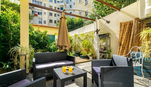 Alameda Patio Hideaway