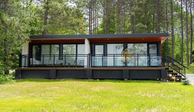 Algonquin's Edge Resort | Waterfront 6 in South Algonquin