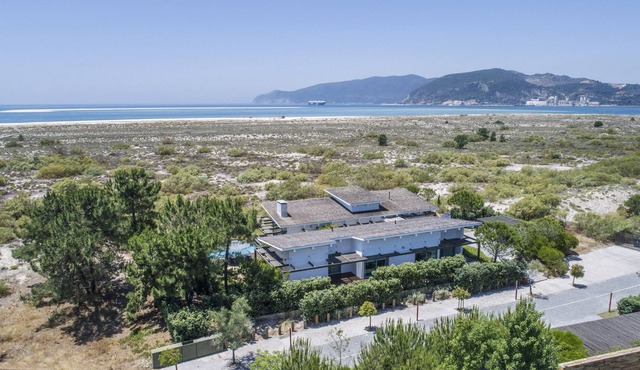 Amazing modern villa at walking distance to beach & with breathtaking ocean view