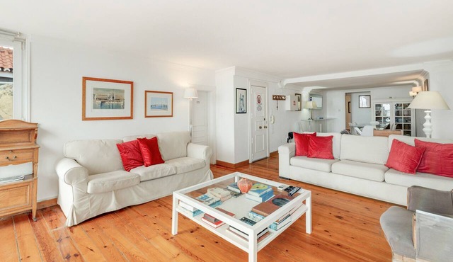 Apartment 'Alfama Com Vista Rio' with Balcony, Wi-Fi and Air Conditioning