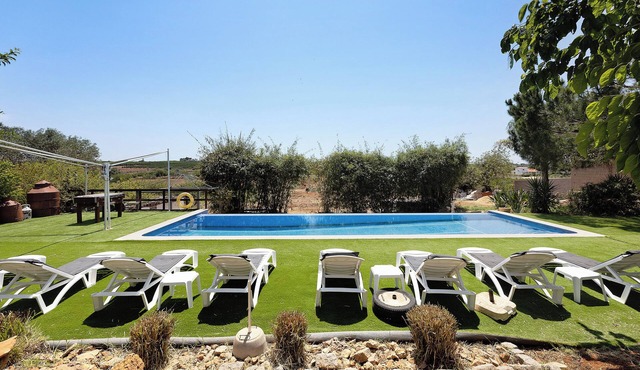 Apartment "Algarve Family Friendly Cottage" with Shared Pool & Wi-Fi