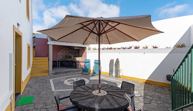 Apartment 'Casa Do Largo - Acores' with Wi-Fi and Air Conditioning