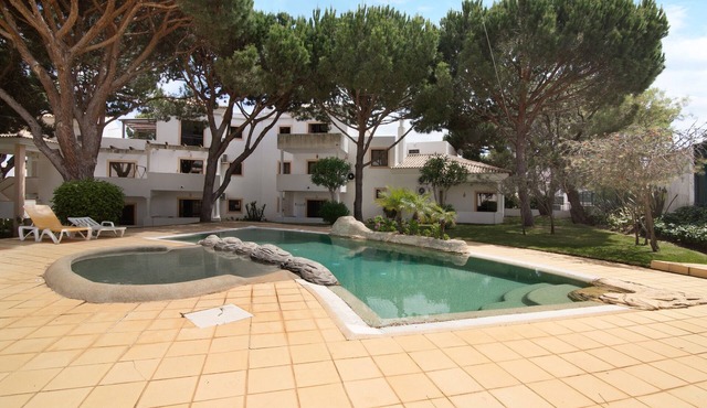 Apartment 'Jardins da Falésia' with Pool, Terrace & Wi-Fi