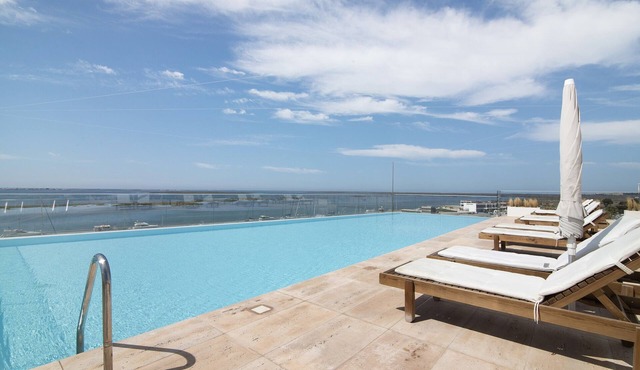 Apartment "Mare Nostrum" with Sea View, Shared Pool and Wi-Fi
