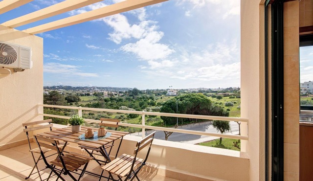 Apartment 'Sunrise Village' 5 min to the Beach with Balcony