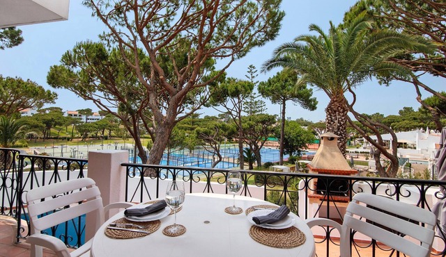 Apartment 'Tennis View' with Private Pool, Wi-Fi and Air Conditioning