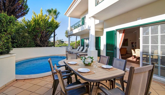Apartment 'Valerie' with Private Pool, Wi-Fi and Air Conditioning