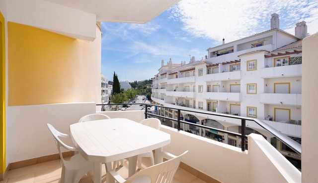 Aurora Sol 333 – Central Apartment Just Steps from the Beach in the Charming Village of Carvoeiro