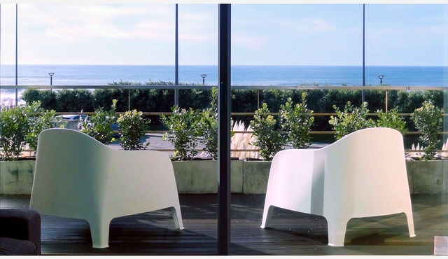 Beachfront Apartment - Excellent balcony facing the ocean