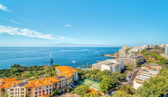 Beachfront Hotel with Private Balcony, Sea View, Outdoor Pool and Spa!