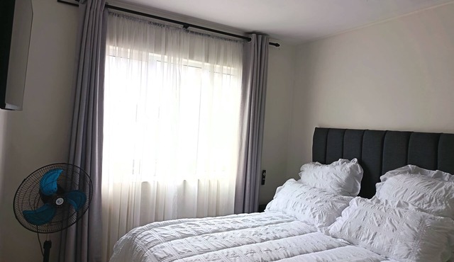 Beautiful apartment with AC in vibrant Durban in secured complex with pool. in Durban