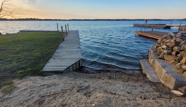 Beautiful St Lawrence waterfront cottage in Gananoque