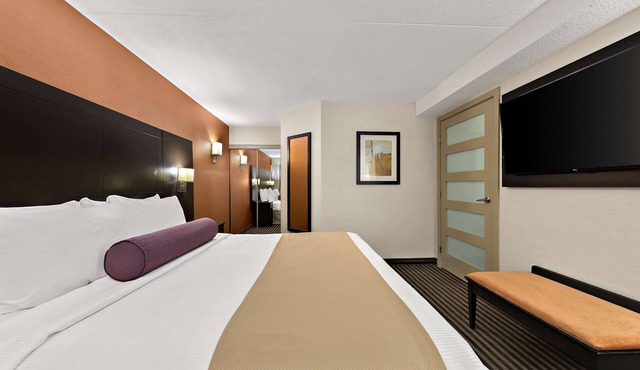 Best Western Plus Toronto North York Hotel & Suites in Toronto