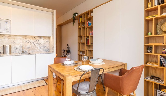 Bolhão Charming Apartment by LovelyStay