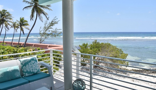 Breakers View Beach house perfect place to relax, unwind, sun, swim, snorkel t in Grand Cayman