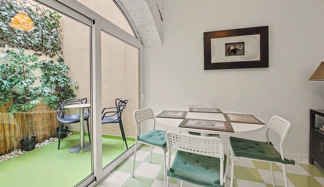 ‘Cantinho Lisboa Florista’ Apartment with Wi-Fi and Air Conditioning