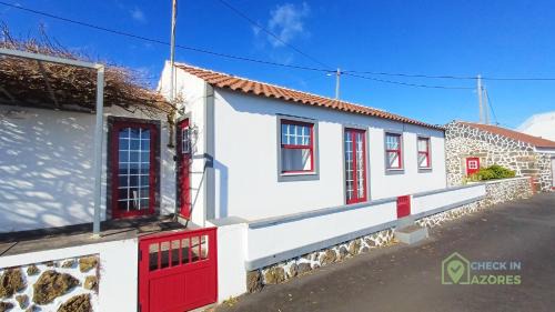 Casa à beira-mar no Porto Martins com acesso ao mar