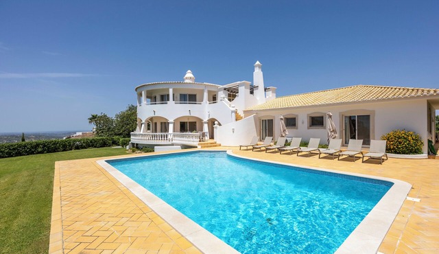 Casa Das Brisas - views and pool for 8 guests