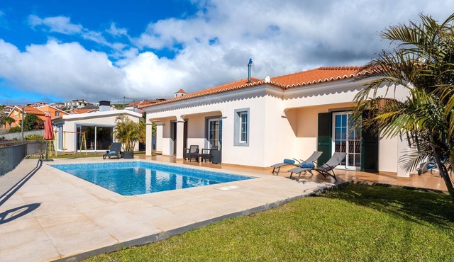 Casa Del Sol by LovelyStay