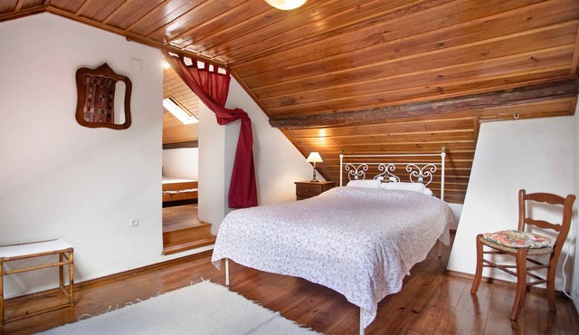 Casa do Largo - Floor 2 with Shared Terrace, Shared Garden and Wi-Fi