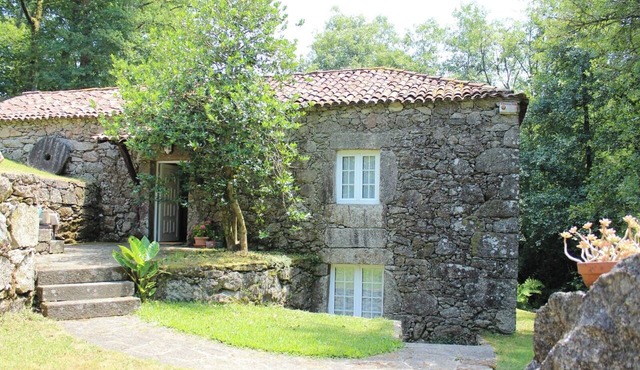 Casa Moinho da Levada: A Retreat on the Banks of the Coura River